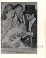1961 Press Photo Edgar Bergen, Wife Georgia, Son Kris Edgar & Charlie McCarthy picture