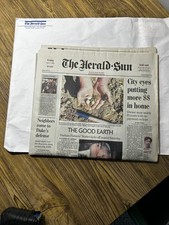 NEWSPAPER THE HERALD SUN COMPLETE April 02, 2004 picture