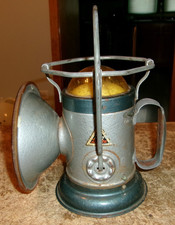 vintage delta powerlite battery lantern has some rust untested good used picture