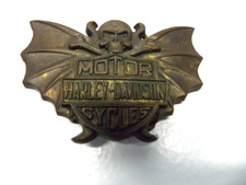 RARE 1981 HARLEY DAVIDSON MOTORCYCLES SKULL & CROSSBONES BRASS BELT BUCKLE * picture