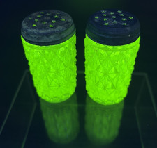 Central Glass Co Diamond Point Vaseline Uranium Salt & Pepper Shakers 3
