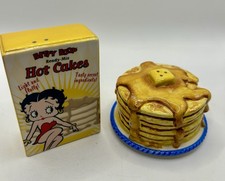 Betty Boop 2003 Hot Cakes Pancake Salt Pepper Shakers Set w/ Original Box picture