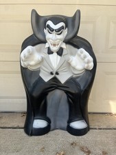 VINTAGE EMPIRE  DRACULA 36” HALLOWEEN LIGHTED BLOW MOLD picture