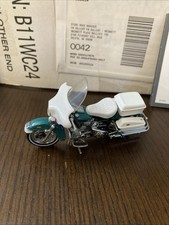 Franklin Mint B11WC24 1:24 Harley 1976 Electra Glide. picture