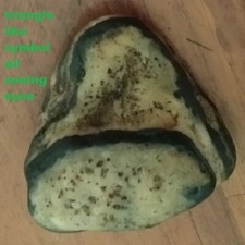 temuan alam Very unique rare amulet stone like symbol triangle all seeing eyes picture