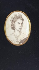 1953 Coronation Brooch Queen Elizabeth II England Vintage, Bone China, Rare picture