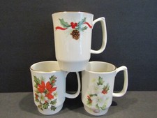 Pickard China Electro-Kinetics HOLLY, BERRIES, PINE CONE Set of 3 MUGS 1991 1994 picture