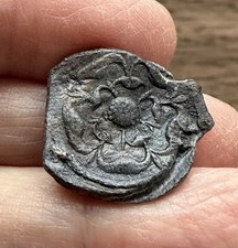17TH CENTURY. LEAD TEXTILE SEAL. SHOWING A TUDOR ROSE. picture
