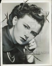 1951 Press Photo Actress Bethel Leslie - lrq06331 picture