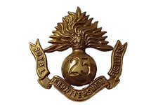 WW1 25th Battalion Frontiersmen Royal Fusiliers Cap Badge KC Brass Antique picture
