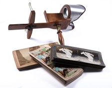 c1902 Antique Underwood & Underwood Stereoscope Viewer with 30 Stereoview Cards picture