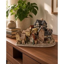 Mini Hand-Painted Village – David Winter The Village 1981 (Boxed) picture