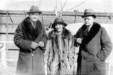Douglas Fairbanks Sr Mary Pickford and Edward Knoblock c1925 Old Photo picture