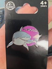 SeaWorld 2018 Pin Trading Shark Pink Circle Core Enamel Pin EST. 2018 Official picture
