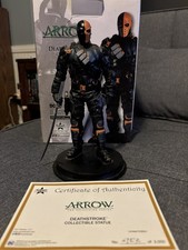 Icon Heroes CW Deathstroke Paperweight Statue With Box And COA picture