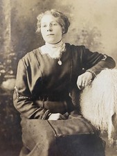 1910s RPPC: SITTING WOMEN antique real photograph postcard VERY CRISP - Artura picture