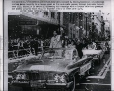 1960 Press Photo Vice Pres. Richard Nixon passes through downtown Detroit picture