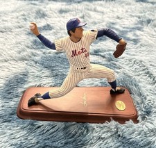 Danbury Mint Tom Seaver Hall of Fame Collection MLB Figurine Wood Base picture