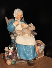 Royal Doulton Nanny HN 2221 Figurine Vintage Porcelain England 1957. picture