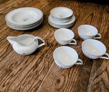 Vintage Princess by Narumi Fine China (17) Piece Set. Excellent Condition picture