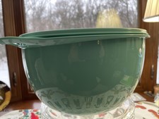 New 42 C  Tupperware Thatsa Bowl-aqua picture