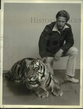 1978 Press Photo Dale Robinette and tiger star in The Beasts are in the Streets picture