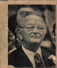 1973 Press Photo Lyndon Johnson listens to inaugural speech by Dolph Briscoe picture