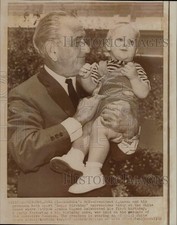 1968 Press Photo Lyndon Johnson carries his grandson Patrick at the White House picture