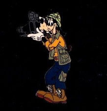 Disney DLR Safari Photographer Goofy Holding a Camera Disneyland Resort pin picture