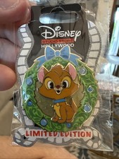 Disney DSSH Holiday Cat Wreaths Oliver & Company LE 400 Pin picture