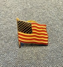 • Pin/Badge VINTAGE Enameled American Flag • USA HIGH-QUALITY picture