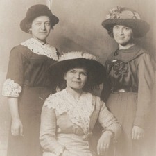 Edwardian Ladies RPPC Postcard Studio Portrait Photo Women Merry Widow Hat VTG. picture
