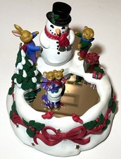 VTG 1996 Avon Twirling Skaters Christmas Wind Up Musical Mice Ice Skaters Sound picture