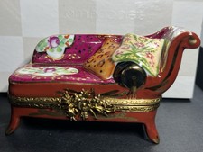 BEAUTIFUL LIMOGES FRANCE PORCELAIN TRINKET PILL BOX SOFA COUCH LOUNGE Numbered picture