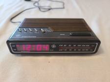 VINTAGE GE CLOCK RADIO ALARM CLOCK WOOD GRAIN 80s MODEL 7-4612A BATTERY BACK UP picture